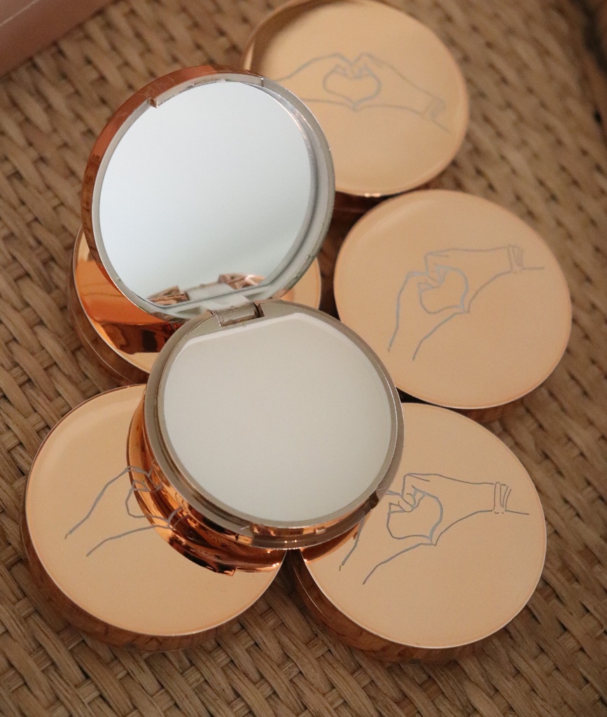 Lippenbalsem met spiegeltje en gravure