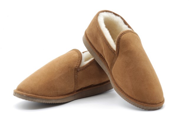 Pantoffel van schapenvacht met zool