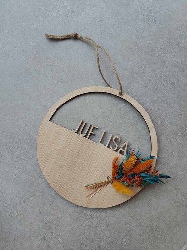 Houten ring met boeketje droogbloemen
